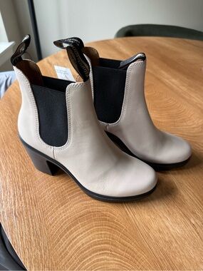 Blundstone Cream Chelsea Block Heel Ankle Boots